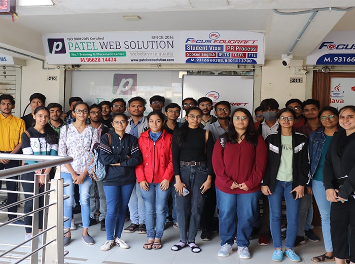 College Students industry visit