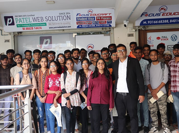 College Students industry visit